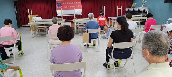 三張里與台北醫學大學合作舉辦長輩健康講座。圖／擷取自三張里里辦公處-里長李伯壽臉書