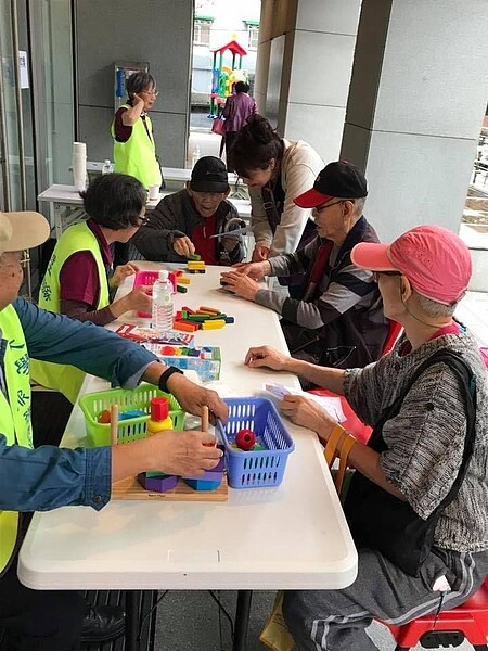 大學里重陽節活動 圖片擷取自吳沛璇里長臉書