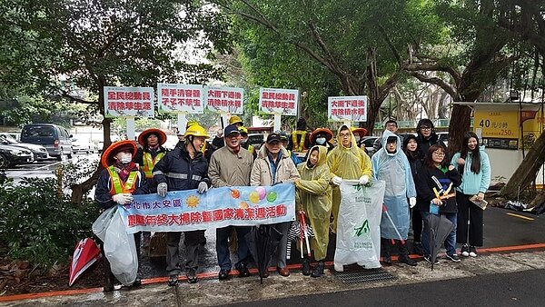 國家清潔週義安里大掃除 圖片由劉威志里長提供