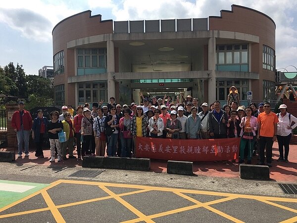 義安里里民出遊 圖片由劉威志里長提供