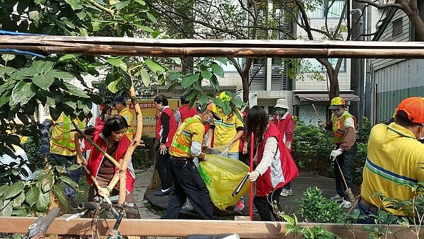古莊里里民會定時清潔里內公共區域 圖片由劉泓麟里長提供
