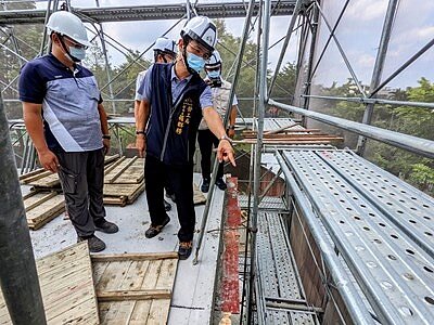 中市勞工局檢查建築工地，督促事業單位落實施工安全管理。圖／台中市勞工局提供