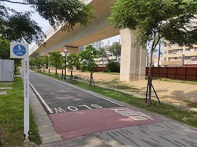 活化鐵路高架橋下空間,中市府再核定8處停車場。圖/台中市交通局提供