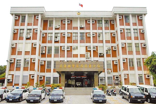 花蓮有民眾與房東約好時間看房,甚至匯了3萬元後遭對方不讀不回,警方獲報將確認發文者與收受款項者的身分,並深入調查是否還有其他受害者。(花蓮縣警察局提供/羅亦晽花蓮傳真)