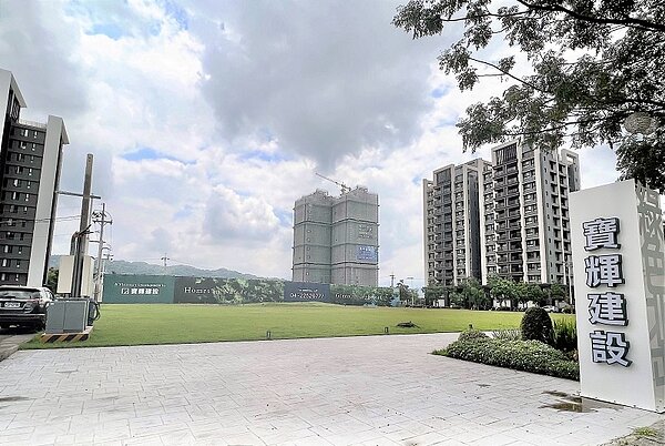寶輝建設在敦富路文北段將推出國際都會莊園系列新案,打造高質感莊園綠生活。業者提供