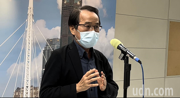 高雄市副市長林欽榮公布,此次自強路損鄰案,是因未落實施工計畫,與建築設計無關。圖/記者王昭月攝影