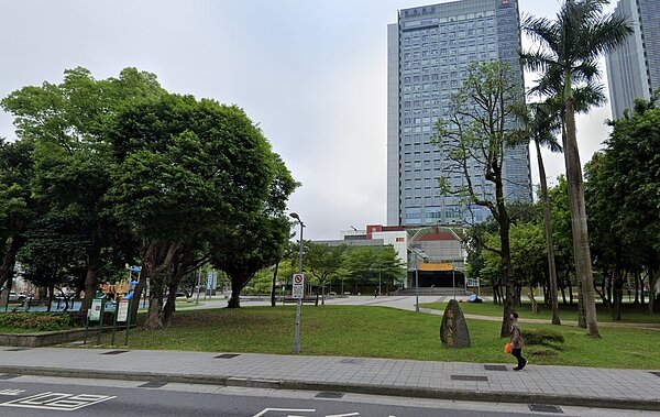 「夏日親子嘉年華」將於8月20日下午3時,在捷運南港站旁的「南興公園」舉辦。圖/Google Maps