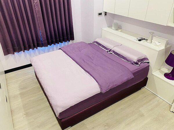 原PO訂下35條家規嚴格到父母都受不了,其中一條包含床只能拿來躺,不能用坐的。圖/擷取自《爆怨公社》