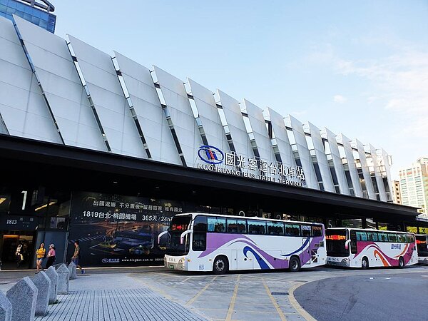 受疫情影響,國道客運運量大幅下滑,不堪虧損,國光客運今天公告自9月1日起,1737頭城至鶯歌石、1740宜蘭至雙溪等2條路線停駛。圖/國光客運提供