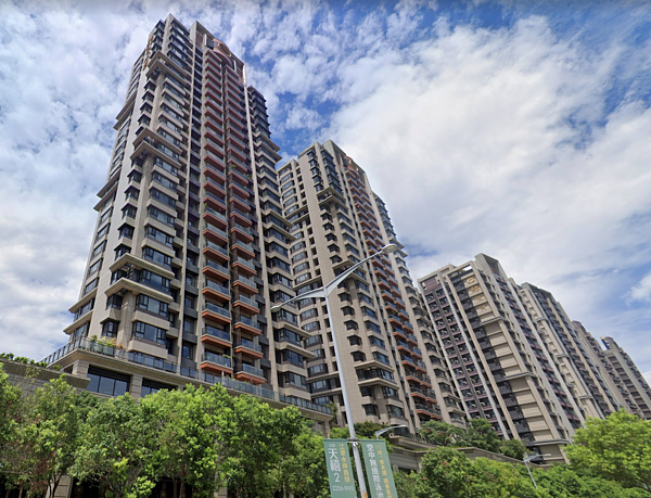 賠售千萬起跳!他揭同建商造鎮不同命 買氣被「這」帶走 中和遠雄左岸香榭園。圖/翻攝自GoogleMaps