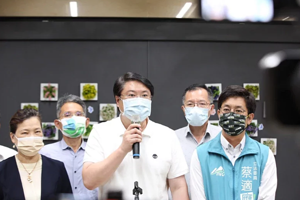 王美花視察要讓基隆穩定供水,林右昌盼解決獨立戶供水。記者游明煌/翻攝