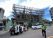 苗栗建築工人踩空　左鼠蹊部遭2根鋼筋刺穿送醫