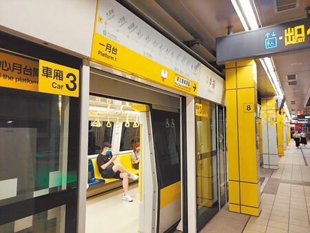 
新北市政府明年1月將自台北捷運公司接手營運環狀線，但環狀線2020年營運迄今虧損8億餘元，若加上不續留人力的遣散費等，恐逾10億元。（陳慰慈攝）

