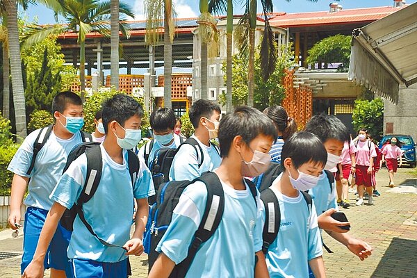 竹東鎮二重國中學區人口快速成長,縣長楊文科核定3.9億元辦理校舍增建工程,滿足新生增班及專科教室需求。(新竹縣政府提供/羅浚濱新竹傳真)