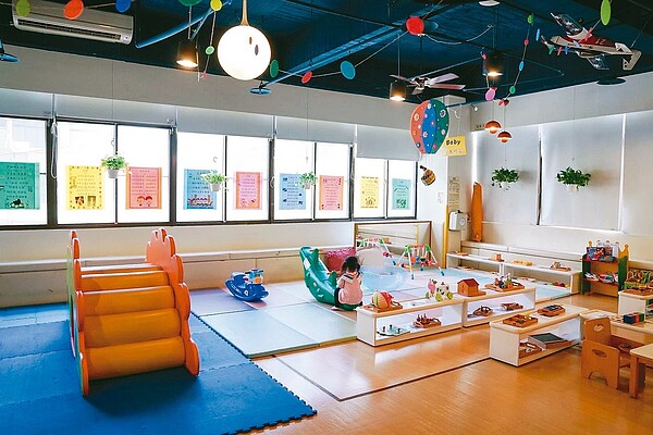 高雄市設置20處公托中心、11處社區公共托育家園,議員認為數量仍不足。圖/高雄市政府提供