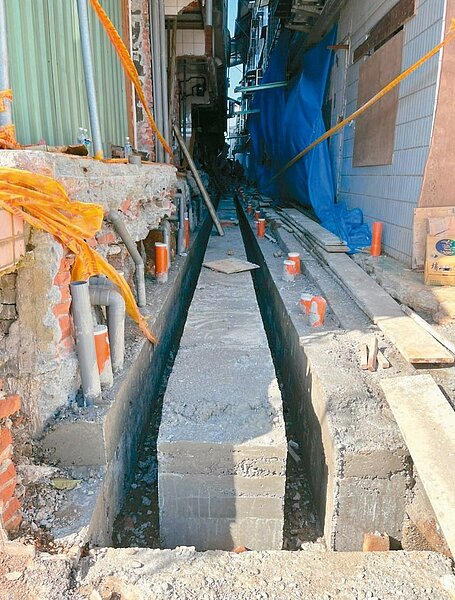 水務局表示汙水接管施工區如果是共用後巷,有人不同意可開協調會溝通。圖/桃園市政府水務局提供