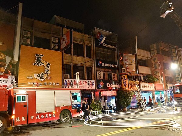 桃園中壢凌晨發生住宅惡火，致1死2傷。記者翁唯真／翻攝