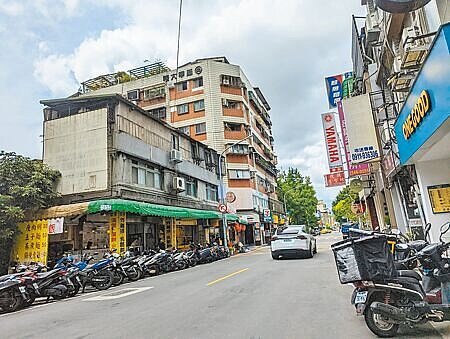 台北市老屋問題嚴重,台北市政府自詡危老案件申請及核准數為六都之冠,但議員許家蓓發現,北市危老案件的「開工率」卻是六都吊車尾。(本報資料照片)