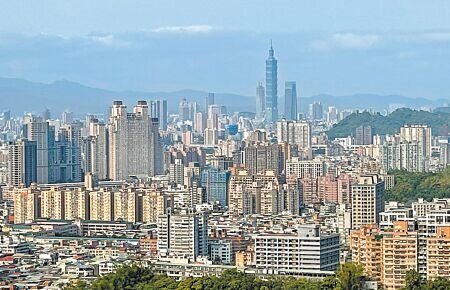 根據財政部所公布《2019年度營利事業所得稅結算申報核定統計專冊》,不動產開發業有效稅率僅8.24%,遠低於其他產業。(陳信翰攝)