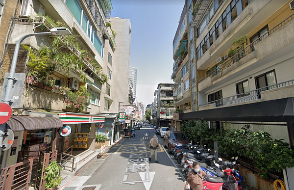 新家樓下變成「這種店」怎麼睡! 網秒懂:賣掉趕快跑 住商混合享有便利生活機能,伴隨而來可能會有人潮出入複雜、難以管控問題。示意圖,非新聞中提及物件/翻攝自Google maps