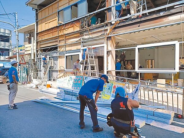 雲林縣口湖鄉蚵寮學堂燒毀,希望義工團助重建。(陳玉釵提供/張朝欣雲林傳真)