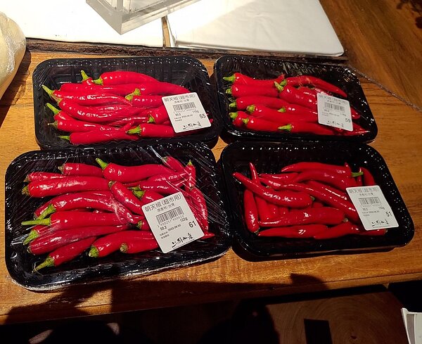 「朝天椒」檢出1項殘留農藥不符「農藥殘留容許量標準」規定。圖／北市府提供