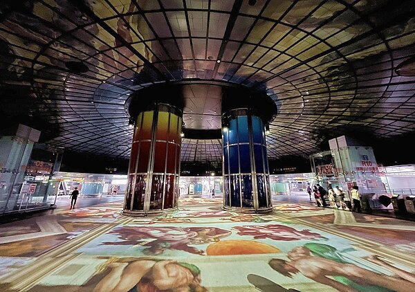 高捷車站米開朗基羅名畫重現。圖/高雄市經發局提供