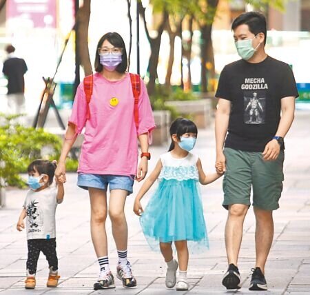 國發會最新報告顯示，台灣幼年人口急遽下降，今年新生兒預估僅13萬多人，創新低。（本報資料照片）