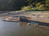 翡翠蓄水降　老茶廠露出