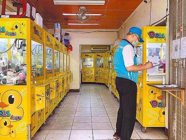 《新北市自助選物販賣事業管理自治條例》22日二讀,全案將待三讀後,預計明年9月上路。(新北市經發局提供/葉德正新北傳真)