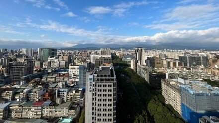 不動產因贈與移轉而發生的土地增值稅、契稅，應由受贈人繳納。記者游智文／攝影