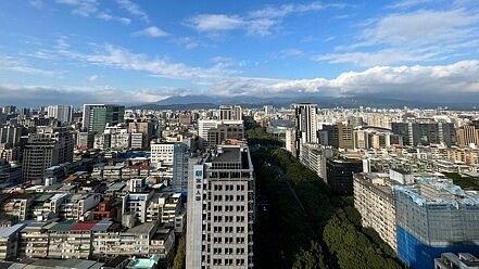 不動產因贈與移轉而發生的土地增值稅、契稅，應由受贈人繳納。記者游智文／攝影