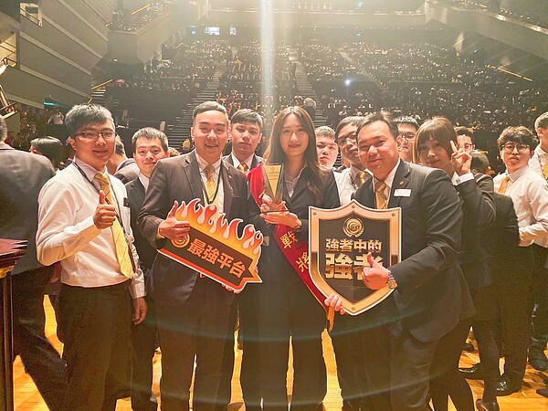 8年級生劉懿萱加入永慶房屋第二年在台北成功置產,單月最高收入多達20萬。圖/永慶房產集團提供