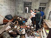 「米奇妙妙屋」再現雲林斗南　蟑螂、老鼠滿街亂竄