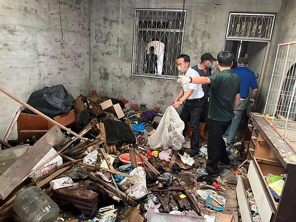 雲林縣斗南鎮長沈暉勛(左)也到場協助清運。圖/沈暉勛提供