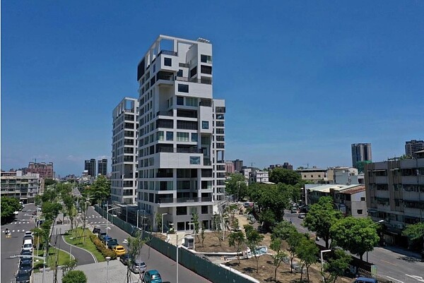 高雄凱旋青樹社會住宅榮獲國家卓越建設獎雙獎。圖/高雄市都發局提供