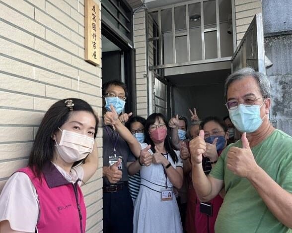 「友窩」家屋揭牌啟用,助精神康復者賦歸社區。圖/衛生局提供