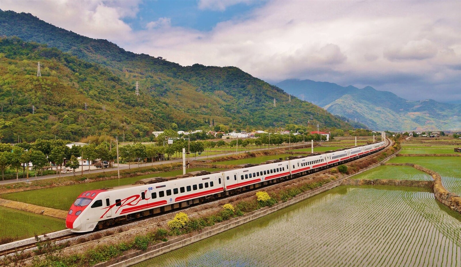 台鐵工會今日召開理事會討論,認為行政院與交通部有釋出善意,決議國定假日將配合交通部疏運計畫。記者盧逸峰/攝影