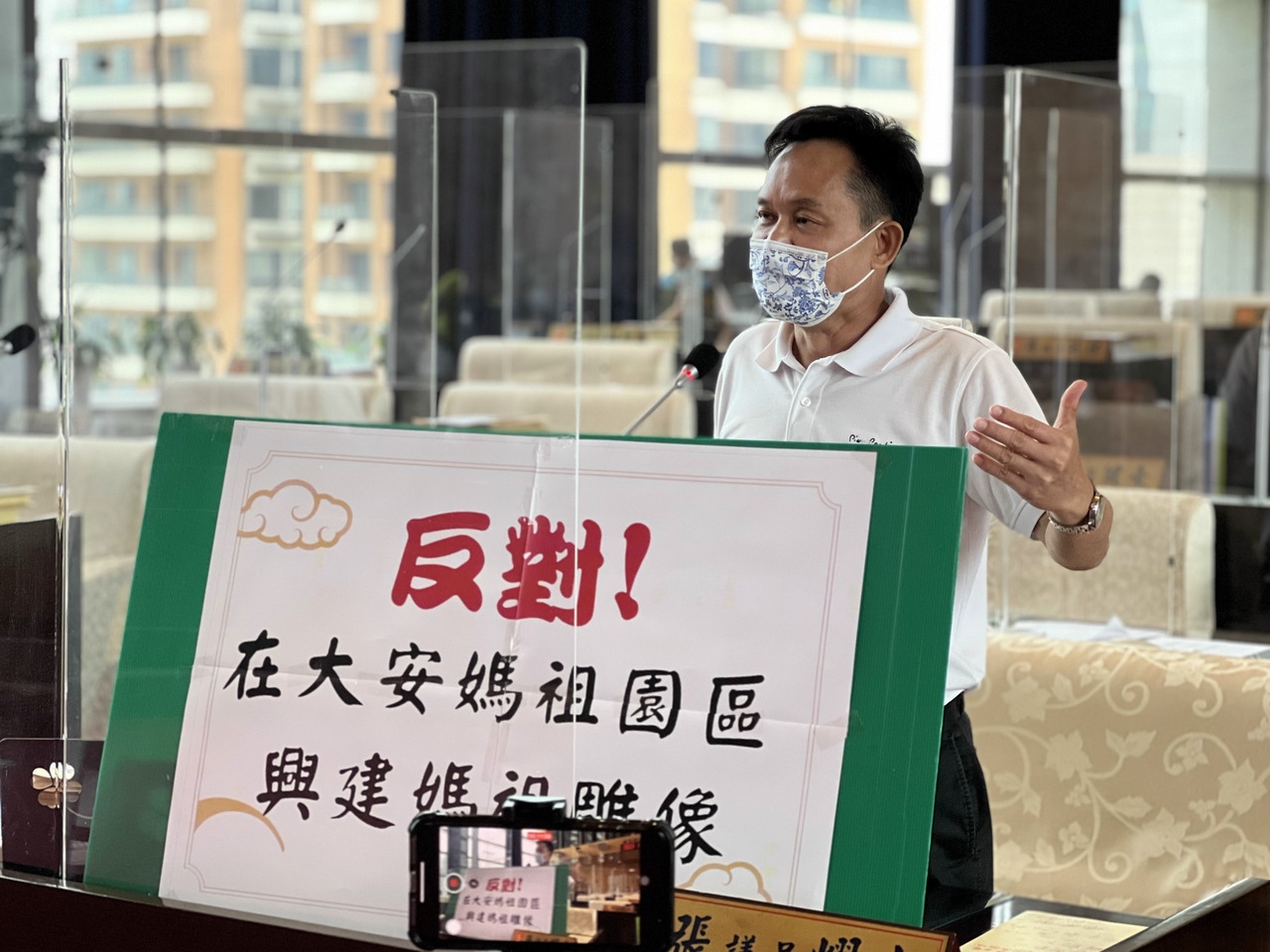 台中市議員張耀中表示反對在大安媽祖園區建媽祖雕像。記者陳秋雲/攝影 