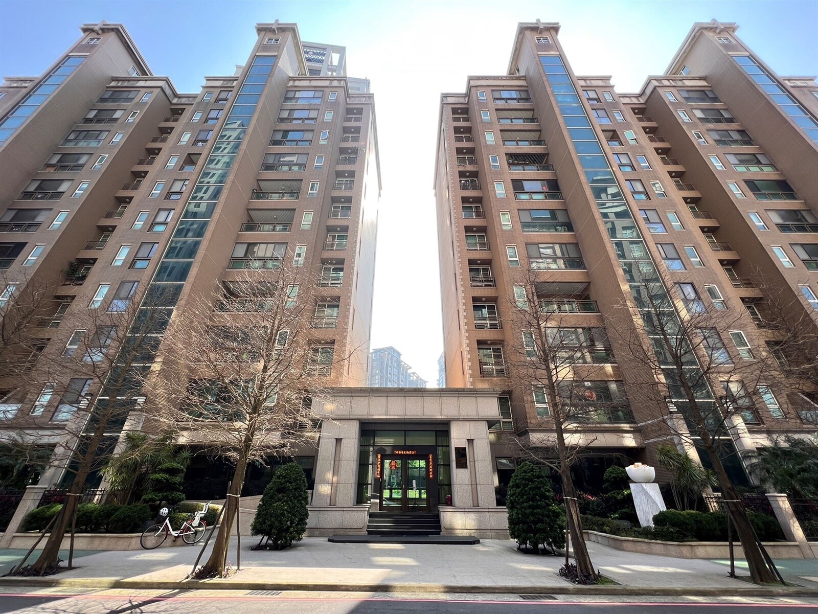 虛坪改革擬上路...網列「最奇葩公設」掀熱議!18禁答案全歪樓 社區型的大樓因有電梯、管理員以及公設,是許多嚮往便利生活的買屋族首選。示意圖/永慶房產提供