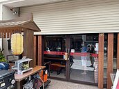 出動洗水塔！嘉市自來水汽油味還在　連鎖麵店暫不敢開