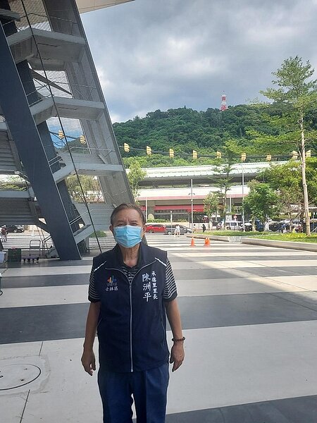 出錢出力為大眾謀福祉。易小滿攝
