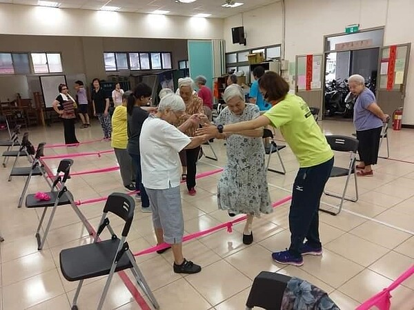 老人會物超所值。易小滿攝