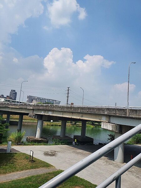 位處雙溪與磺溪交界，士林通往北投的要衝。易小滿攝
