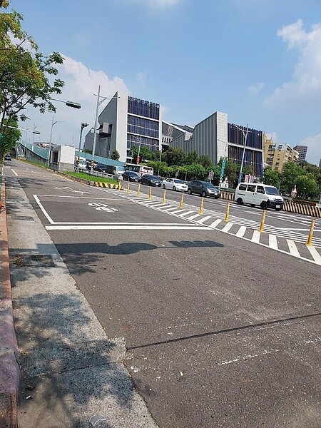 寬敞又新穎的城區。 易小滿攝
