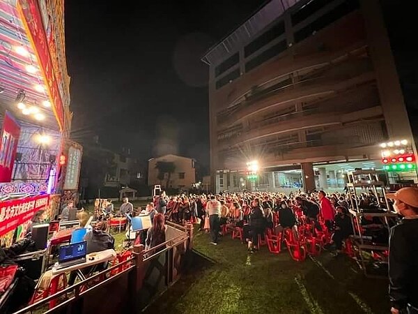 文化就在巷子裡，一場復古的約會。易小滿攝
