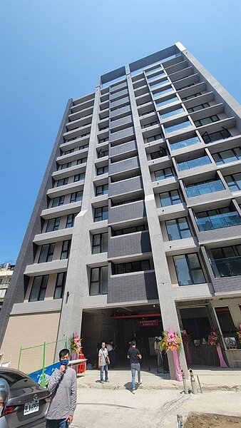 自主更新歷經10年,蘆洲民義段基地預計年底完工,住戶可搬新家。圖/記者江婉儀攝影