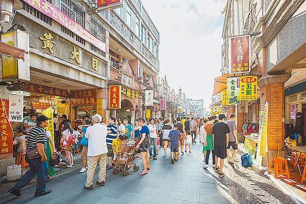 桃園大溪老城區去年遊客人數超過500萬人次,名列桃園榜首,更是全國第7名。(桃園市觀旅局提供)