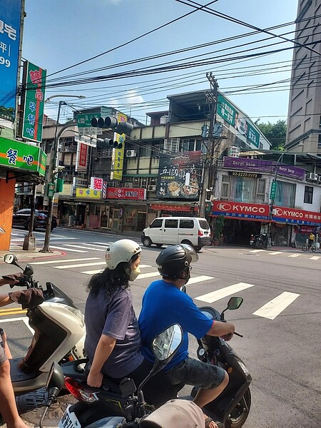 積穗里住宅與商圈兼具。易小滿攝