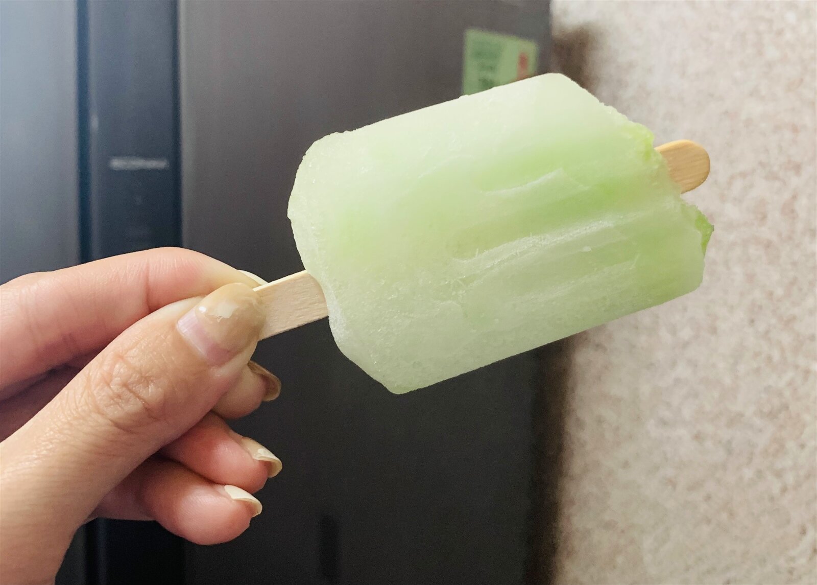 冰棒吃掉一半示意圖。記者呂慧瑜／攝影 